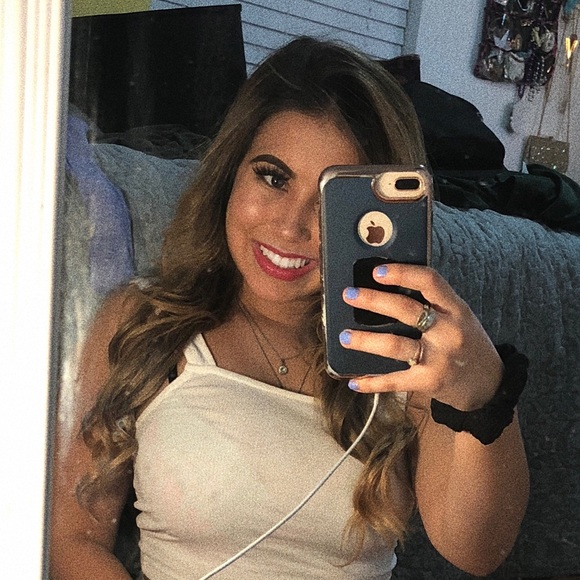 Meet your Posher, Iris - Picture 1 of 1